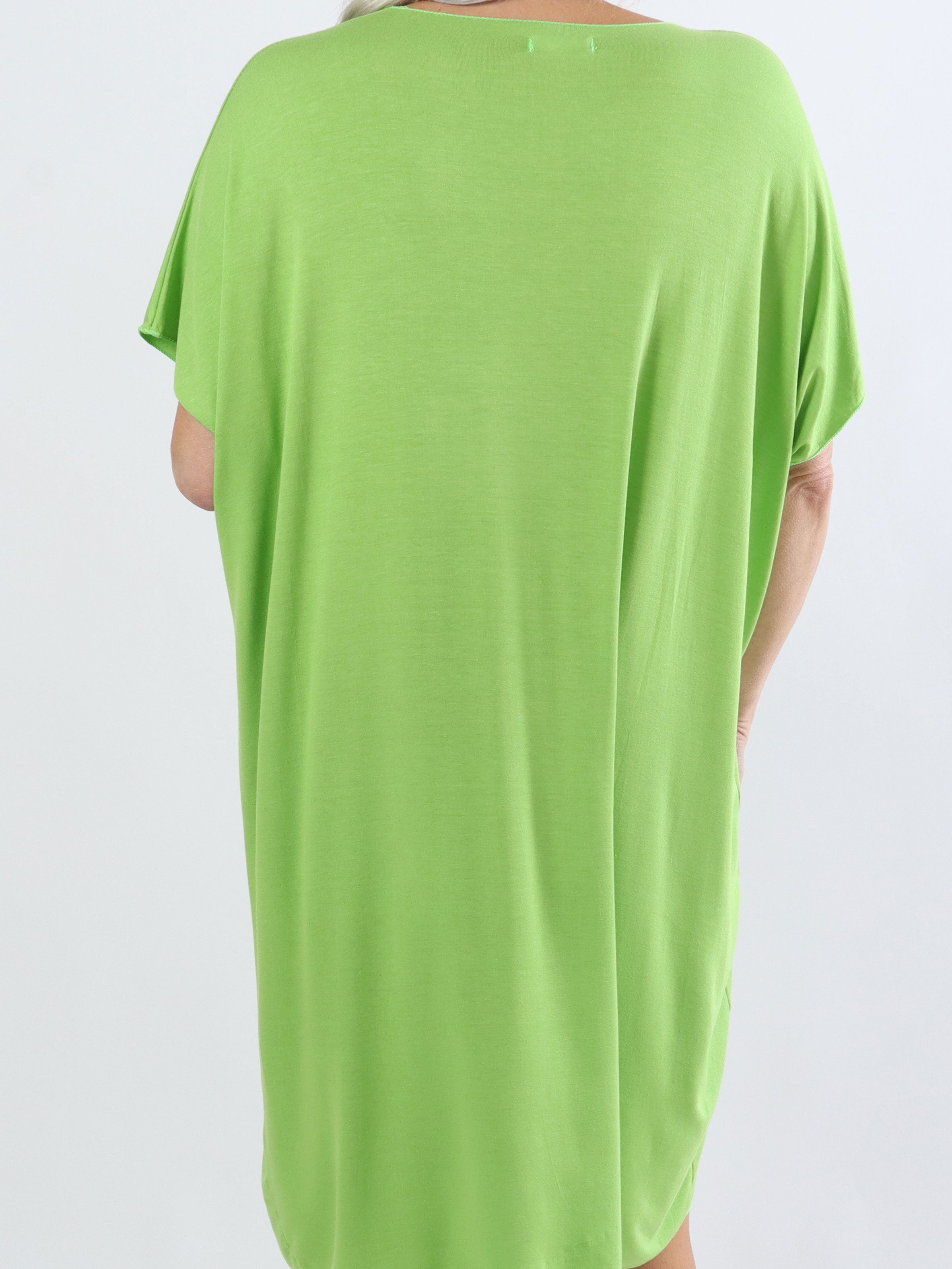 Vogue - Plus size t-shirt klänning i viskos med guldskrift